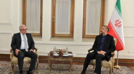 Ermənistan rəsmisi İrana gəldi, bir sıra görüşlər keçirdi