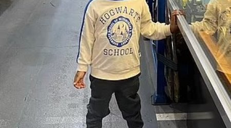 4 yaşlı uşaq Youtube-a  baxaraq iki dil öyrənib