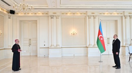 İlham Əliyev Vatikanın yeni səfirinin etimadnaməsini qəbul edib