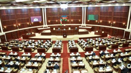 Parlamentin növbəti iclası başladı - 16 məsələ müzakirə olunacaq