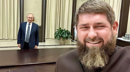 Kadırov Putinlə selfi çəkdirdi