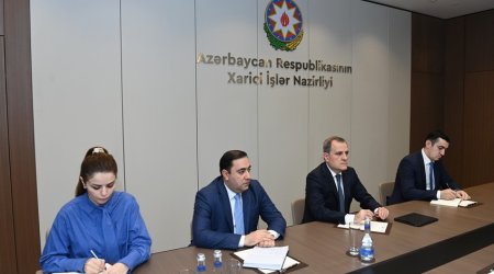 Ceyhun Bayramov Aİ-nin xüsusi nümayəndəsini Ermənistanın təxribatları barədə məlumatlandırıb