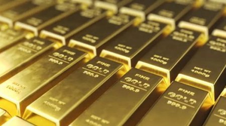 Gold prices fall slightly