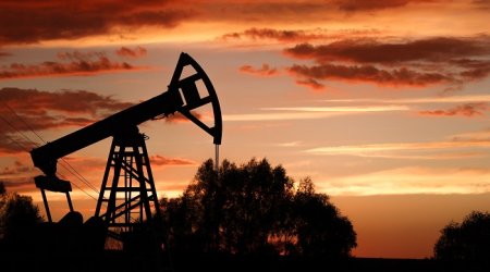 Страны G7 договорились установить потолок цен на нефть из РФ в $60 за баррель