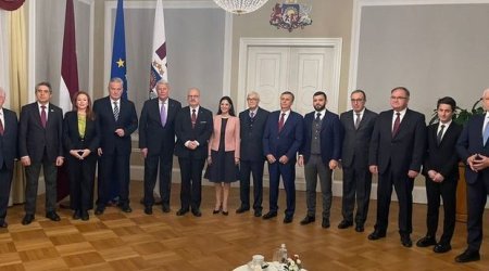 Президент Латвии встретился с членами Международного центра Низами Гянджеви
