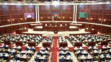 Milli Məclisin iclası başladı