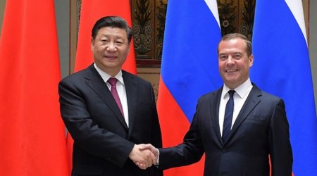 Medvedev Pekində Si Cinpinlə görüşdü