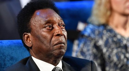 Football legend Pele says goodbye to family and friends