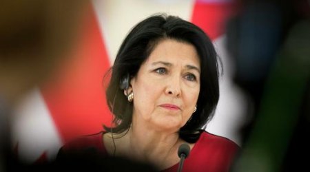 Gürcüstan prezidenti Saakaşvilini əff etməyə tələsmir