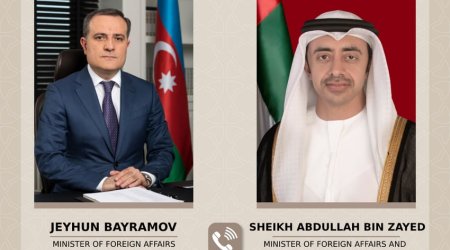 Ceyhun Bayramov BƏƏ-nin xarici işlər və beynəlxalq əməkdaşlıq naziri ilə telefonla danışıb