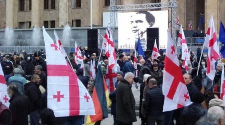 В Грузии проходят акции с требованием отпустить Саакашвили на лечение за границу
