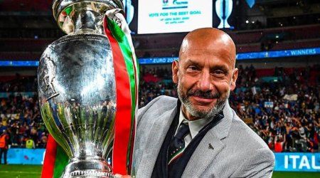 Former Italy and Chelsea striker Gianluca Vialli dead at 58