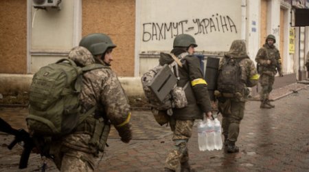 Зеленский: Вся земля под Соледаром в трупах россиян