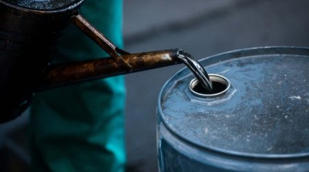 Azerbaijani oil drops in price