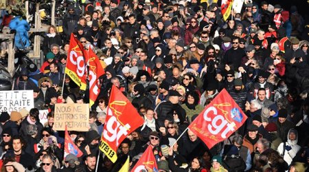 Fransada pensiya yaşının artırılmasına qarşı etirazlar başlayıb - VİDEO