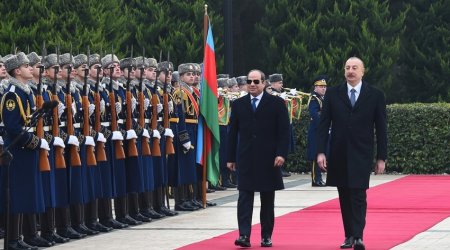 İlham Əliyev Misir Prezidentini qarşıladı