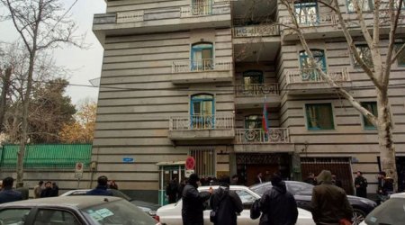 Протестующие в Иране обвиняют КСИР в нападении на посольство Азербайджана