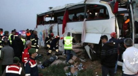 Türkiyədə avtobus qəzaya uğrayıb, 25 nəfər yaralanıb