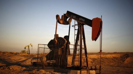 Oil prices rise on optimism around demand & weakening dollar