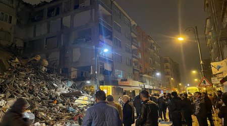 Türkiyədəki zəlzələ Hatayda dağıntılara səbəb olub - 100-dən çox ölü var