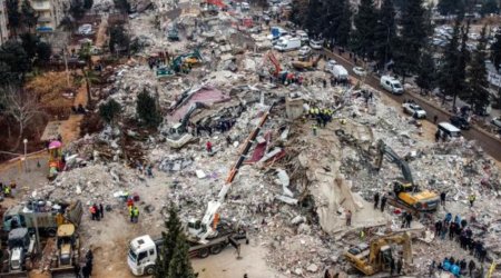 Türkiyədə 35 yaşlı kişi və 7 yaşlı uşaq dağıntılar altından sağ çıxarılıb