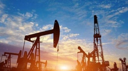 Azerbaijani oil price falls by about $1