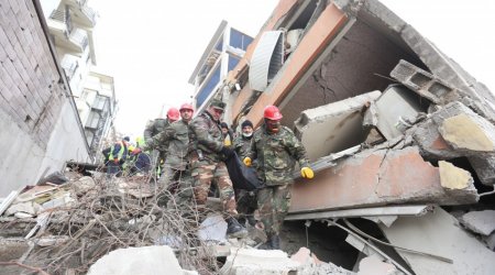 Azərbaycan xilasediciləri Türkiyədə dağıntılar altından 53 nəfəri sağ, 771 nəfərin cəsədini çıxarıb