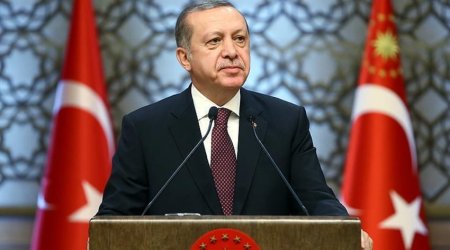 Erdogan meets Azerbaijani volunteers in Kahramanmaras