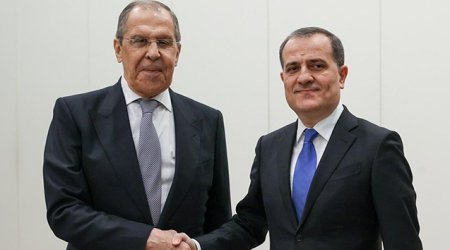 Ceyhun Bayramov və Sergey Lavrov mətbuat konfransı keçirir - Canlı yayım