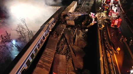 Yunanıstanda qatarlar toqquşub - 32 nəfər ölüb/VİDEO