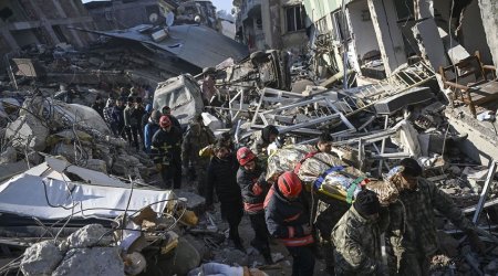 Malatyada beşmərtəbəli bina çöküb