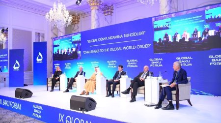 Bakı Forumunda panel iclasları keçirilir