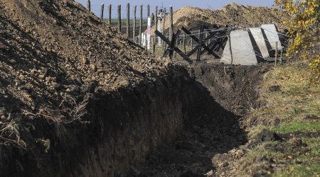 Ukrayna Moldova ilə sərhəddə xəndəklər qazıb