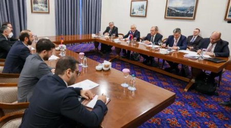 Moskvada Lavrov Mirzoyanla müzakirələr aparır