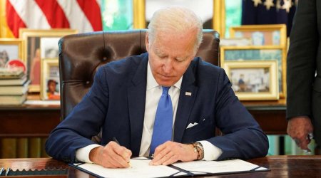 Байден подписал закон, обязывающий разведку раскрыть данные о происхождении COVID-19