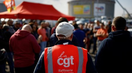 Во Франции бастующих сотрудников НПЗ принудительно возвращают на рабочие места