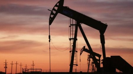 Нефть продолжает дешеветь