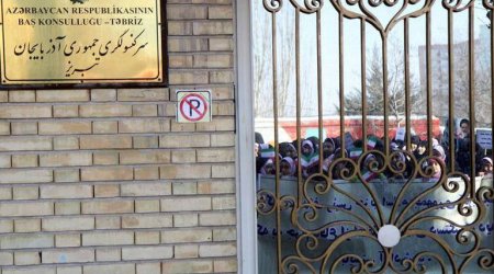 Azərbaycanın Təbrizdəki konsulluğu qarşısında aksiya keçirilib