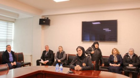 Yasamal Rayon İcra Hakimiyyətinin başçısı sakinləri qəbul edib