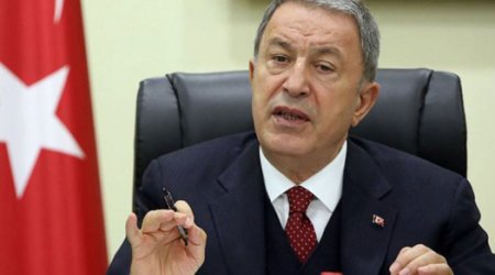 Акар обсудил «зерновой коридор» с украинским министром