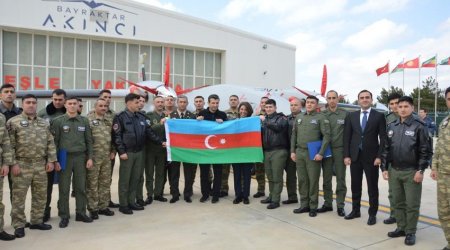 AKINCI silahlı PUA-nın istismarı kursunu bitirən hərbçilərimizə sertifikatlar təqdim edilib