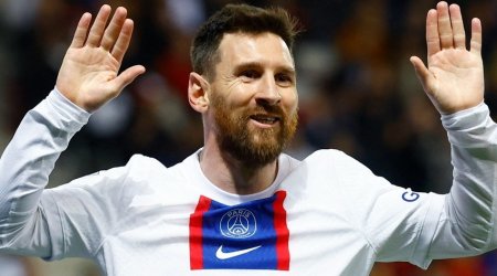 Messi invites fan who stood at home for 10 hours to visit