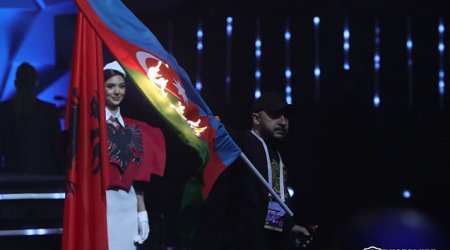 İrəvanda Azərbaycan bayrağı yandırıldı - VİDEO