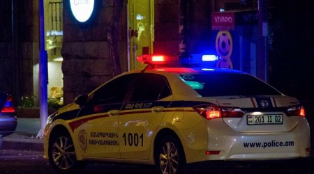 Армянского вандала, поджегшего флаг Азербайджана в Ереване, доставили в полицию
