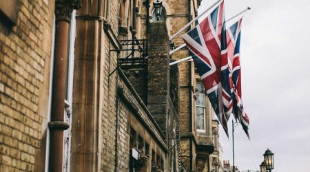 Britaniyalıların 50%-dən çoxu növbədənkənar parlament seçkilərinin keçirilməsini dəstəkləyib