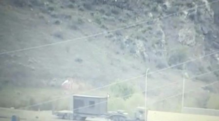 МО распространила кадры момента ввоза незаконных военных грузов из Армении в Азербайджан