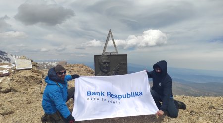 Bank Respublika əməkdaşları “Heydər zirvəsi”nə yürüş ediblər