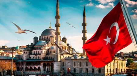 Türkiyənin turizm gəliri 8 milyard dolları ötüb