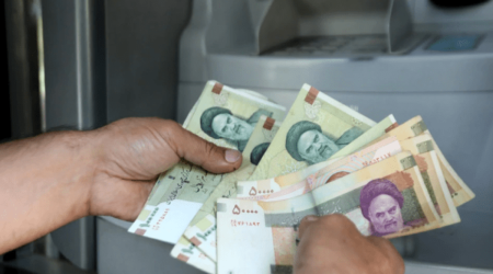 İran rialı dollar qarşısında rekord həddə dəyər itirib