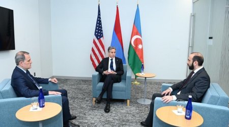 ABŞ Dövlət katibi Azərbaycan və Ermənistən xarici işlər nazirləri ilə görüşüb